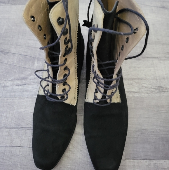 Vintage Black & Cream Victorian Style Lace up Ankle Booties Size US 6.5 - Picture 4 of 9